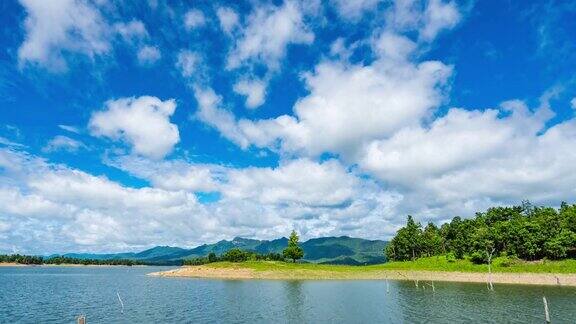 太湖热带风情岛蓝天白云