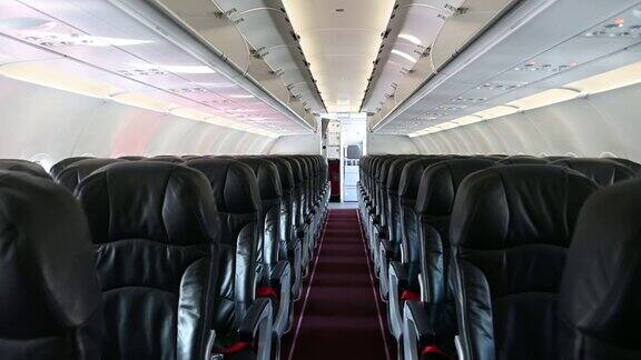 4K商务飞机客舱内饰乘客座位为黑色和红色