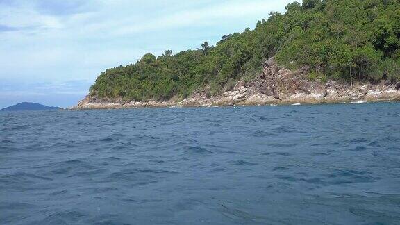 从船上看到的利佩岛的石头海岸