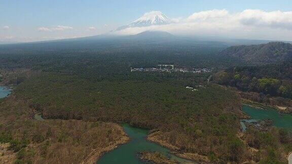 富士山从正二湖与蓝天日本富士航拍视频