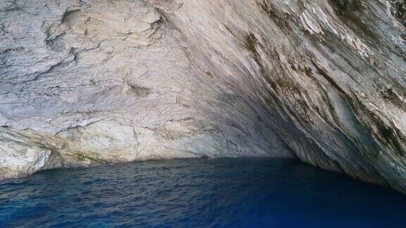 希腊CephaloniaMeganisi的Papanikolis洞穴细节