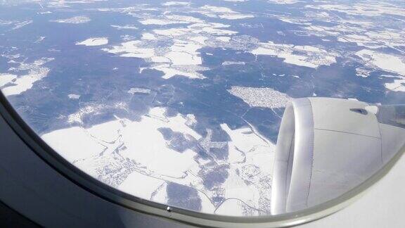 冬天飞机飞过俄罗斯上空