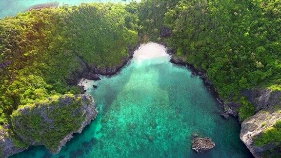 美丽的热带岛屿鸟瞰图