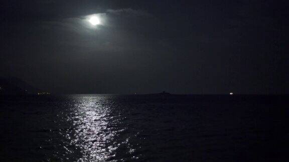 地中海的满月
