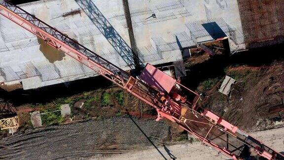 建筑起重机和在建建筑