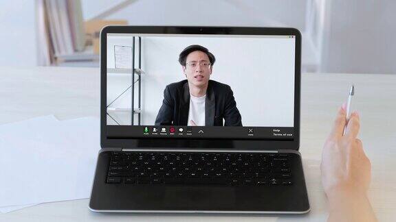 视频会议在线会议亚洲CEO笔记本电脑