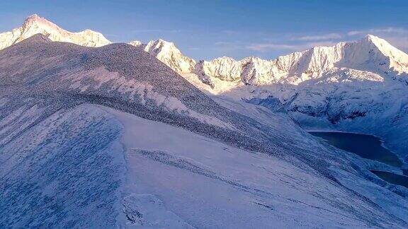 西藏雪山鸟瞰图