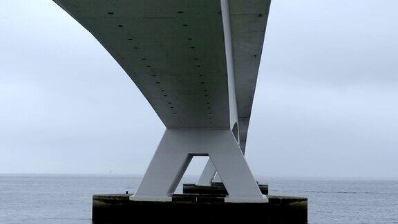 Zeelandbrug桥的时间流逝:荷兰最长的桥