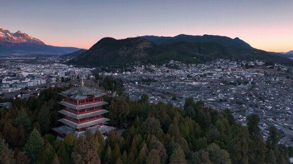 雪山下的丽江古城