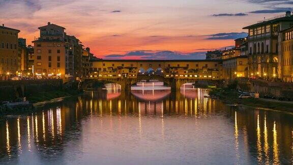时间流逝:意大利佛罗伦萨夕阳下的韦基奥桥