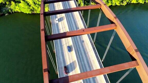 Pennybacker桥或360桥鸟瞰图在奥斯汀德克萨斯州直下桥
