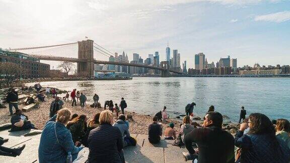 日落时分布鲁克林大桥与纽约市景的4K时间流逝曼哈顿中城美国纽约