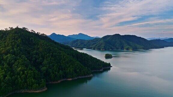 美丽的湖光山色自然景观