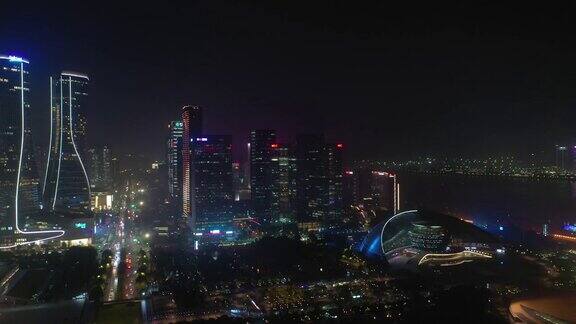 夜间照明杭州市区著名的现代主要广场航拍全景4k中国