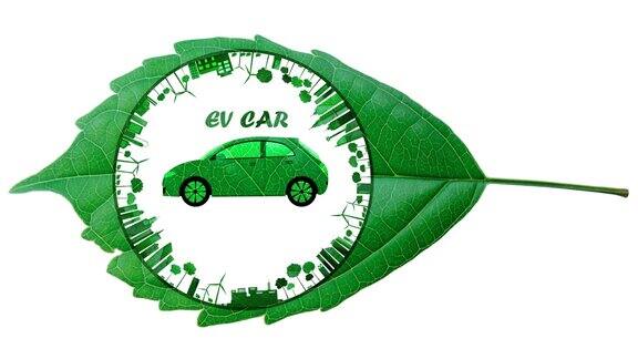 电动汽车从地球上获得环保的可持续能源节约能源保护自然和地球用生态理念剪出的绿叶