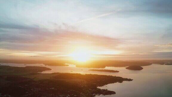 日落在瑞典美丽的海岸风景