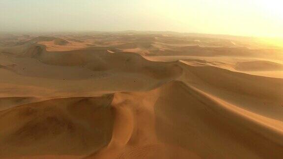 沙漠是荒凉的