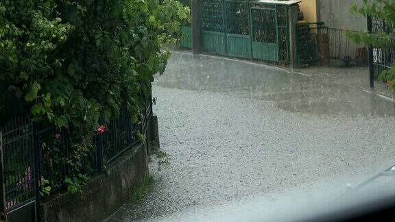 城市里的雨天