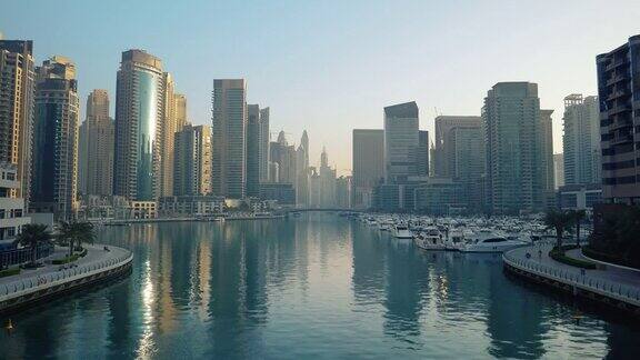 清晨的迪拜码头