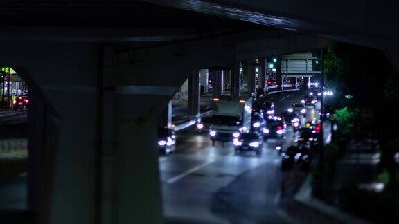东京城市街道上的微型交通堵塞的夜晚时间流逝