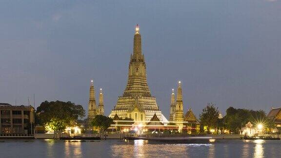 日落时分阮氏寺的时间流逝WatArun或称为寺庙的黎明是一个佛教寺庙位于曼谷Yai区在曼谷泰国;倾斜运动