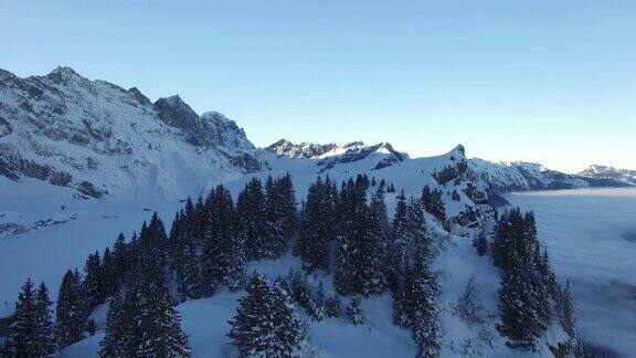 建立冬季雪山山顶景观的拍摄