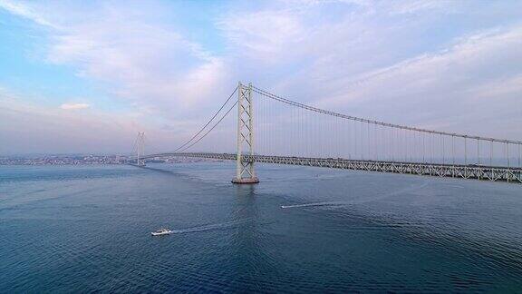 空中上行-从淡路岛俯瞰明石海峡大桥