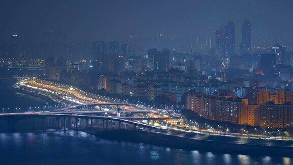 韩国首尔江南城晚上的交通状况