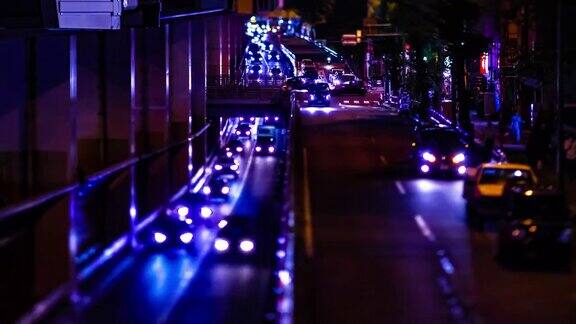 在东京的一个微型城市街道的夜晚时间推移倾斜