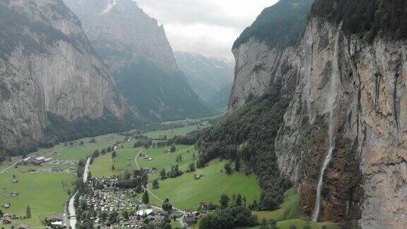 Lauterbrunnen瀑布瑞士-无人机镜头