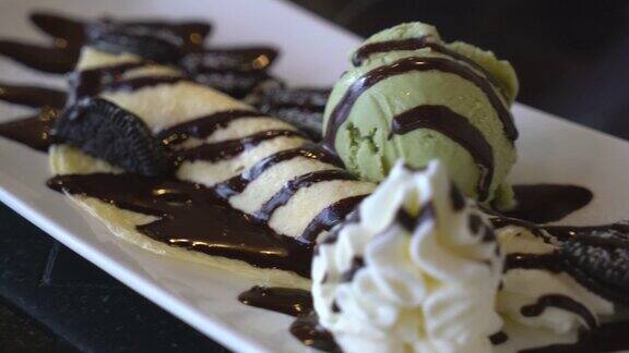 黑纱配绿茶冰淇淋和生奶油