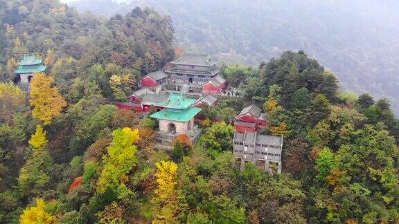中国湖北省武当山南雁宫背后的空中景观
