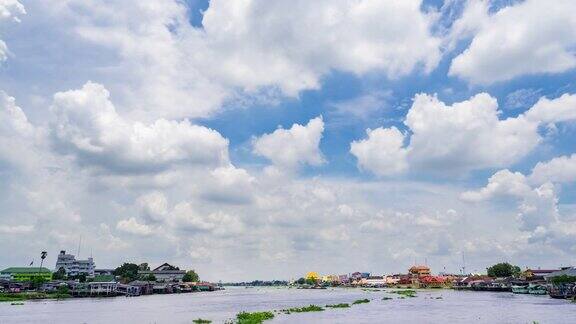 现代曼谷的城市景观靠近河流和蓝天
