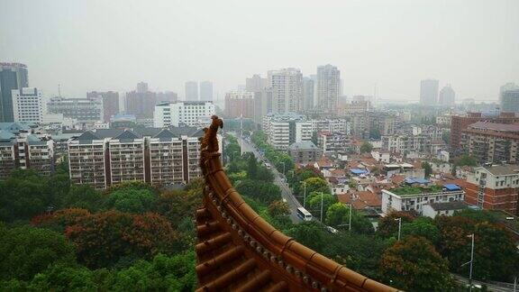 武汉最著名的寺庙屋顶城市景观慢镜头全景4k中国