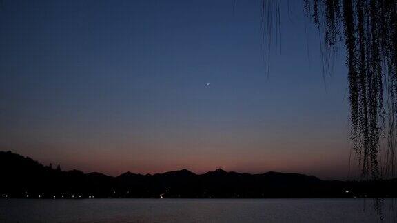 杭州西湖边的黄昏