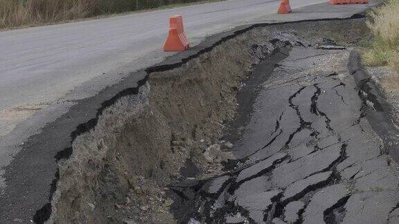 沥青路面因地震而破裂