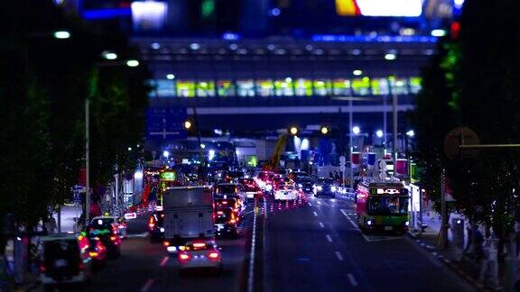 在东京涩谷的一个微型城市街道的夜晚时间推移倾斜