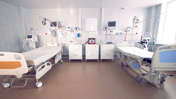 有医疗设备的病房里有两张空床4k