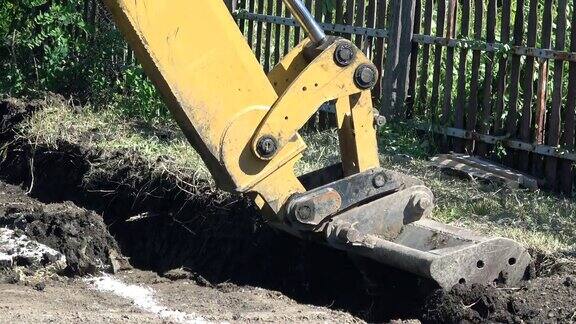 挖掘机在现场