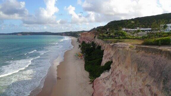 皮帕海滩鸟瞰图在一个阳光明媚的日子靠近纳塔尔里约热内卢格兰德做北巴西