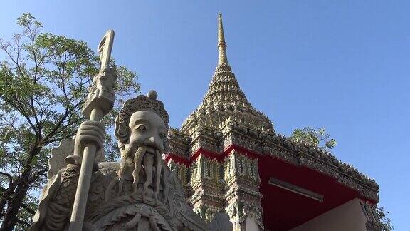 在卧佛寺门口有4K的中国守卫人物