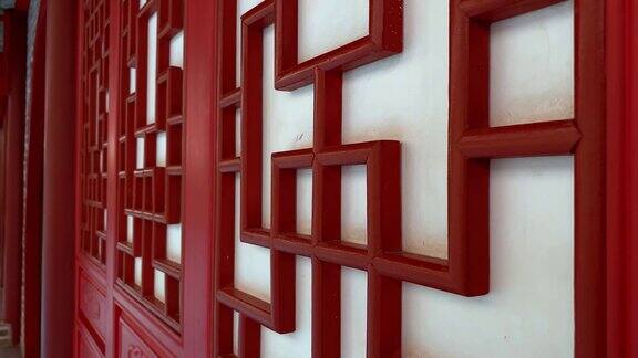中国风格的红色木雕装饰门亚洲传统装饰用于装饰家庭、墙壁和门