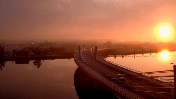 高架桥上的日落
