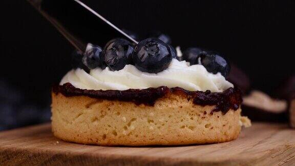 奶油和蓝莓口味的馅饼
