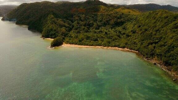 鸟瞰图热带泻湖大海海滩热带岛屿Catanduanes、菲律宾