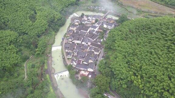 中国南方一个被树木遮蔽的村庄
