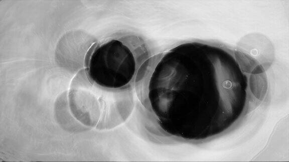 球体气泡就像变异的细胞在显微镜背景下合并在一起
