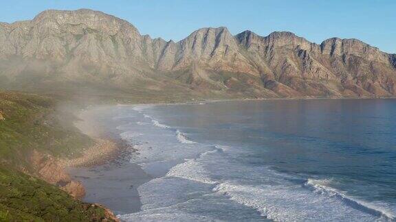鸟瞰图戏剧性的南非海岸线