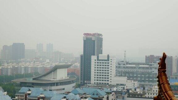 白天时间武汉最著名的寺庙屋顶城市景观全景4k中国