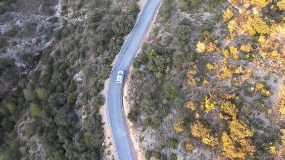 南欧货车旅行无人机剪辑:西班牙阿拉贡韦斯卡比利牛斯的乡村公路